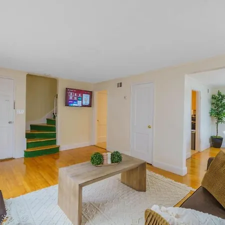 New Vanity Short- Term Rentals- Neponset Riverway